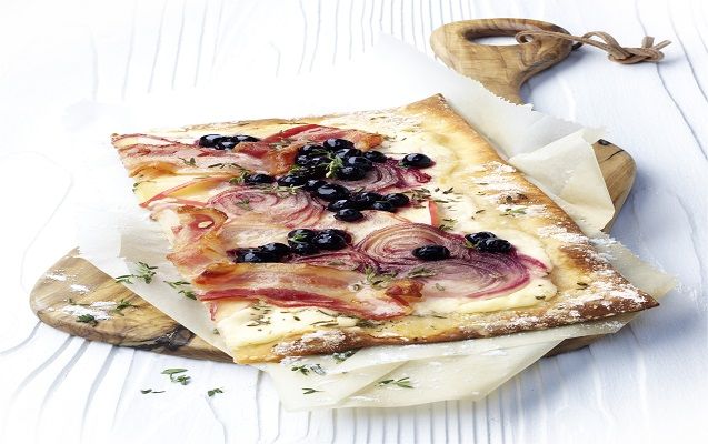 Flammkuchen aux bleuets sauvages